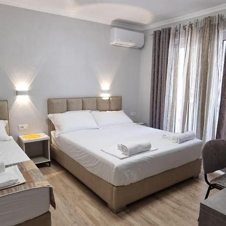 Aaa Apartment Berat Exteriör bild